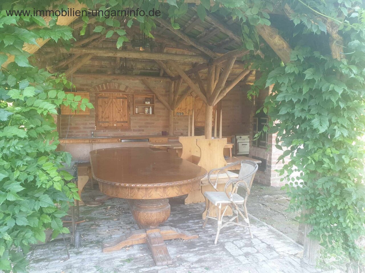 Zu verkaufen 3,2 Hektar großes Familienanwesen mit 3 Häusern, Pool, See, Wald