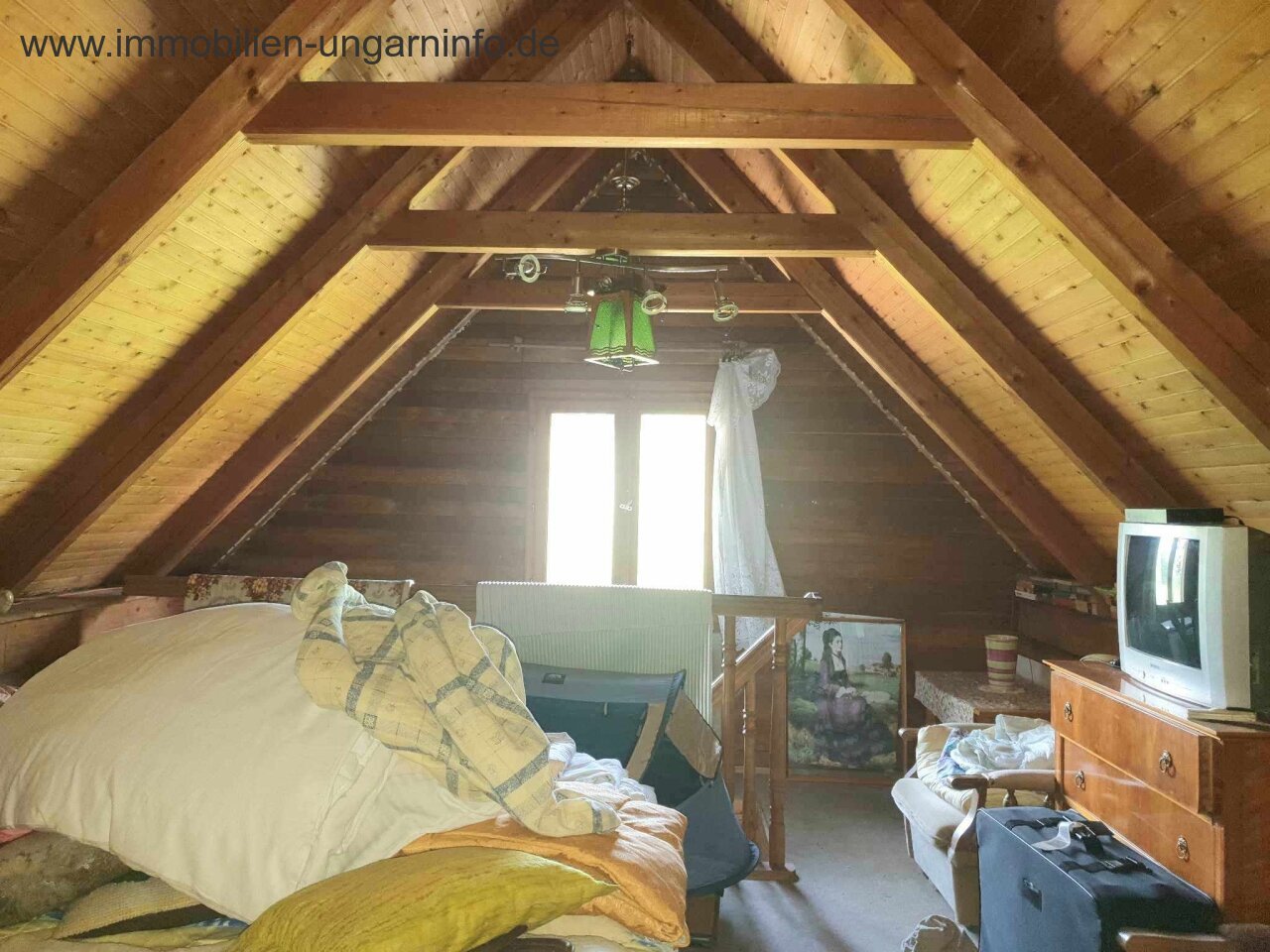 Zu verkaufen 3,2 Hektar großes Familienanwesen mit 3 Häusern, Pool, See, Wald