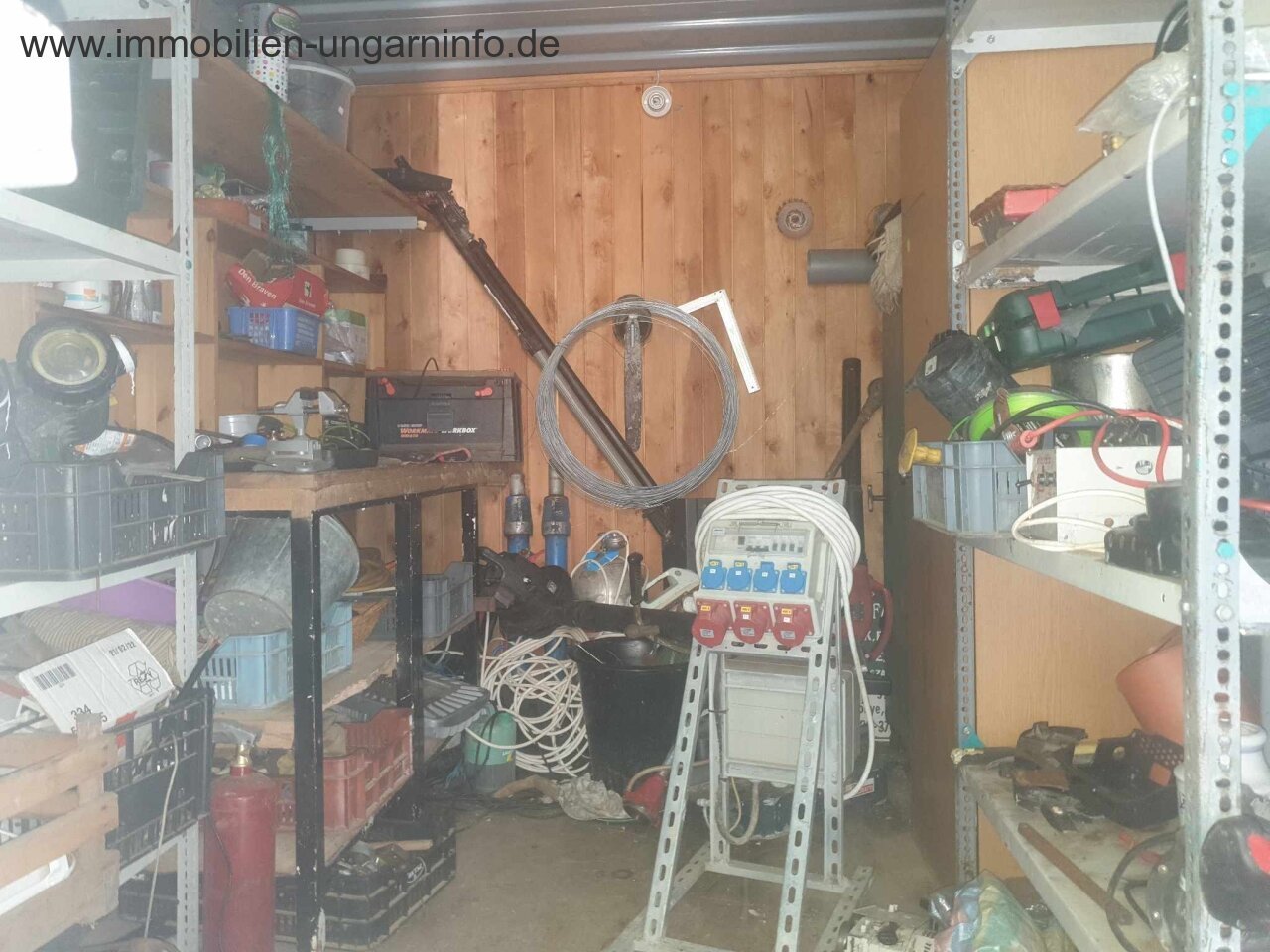 Zu verkaufen 3,2 Hektar großes Familienanwesen mit 3 Häusern, Pool, See, Wald