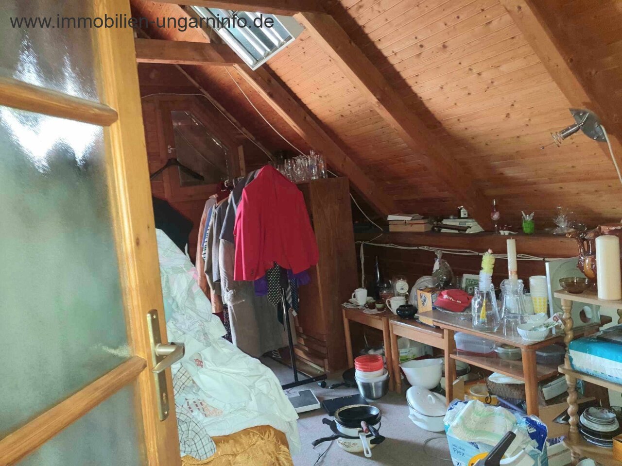 Zu verkaufen 3,2 Hektar großes Familienanwesen mit 3 Häusern, Pool, See, Wald