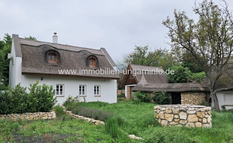 Veszprém Vármegye: Authentische Familienhäuser (3 in einem) am Nordufer des Plattensees 