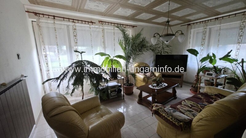 Mehrgenerationen-Einfamilienhaus mit Geschäftsraum in Marcali zu verkaufen