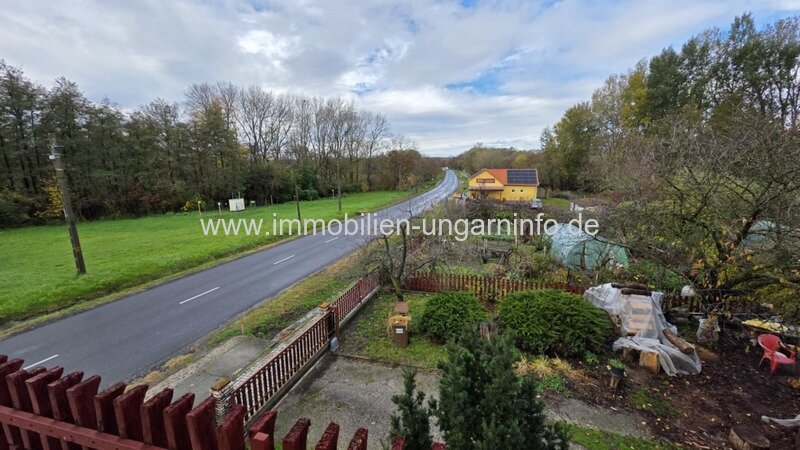 Mehrgenerationen-Einfamilienhaus mit Geschäftsraum in Marcali zu verkaufen