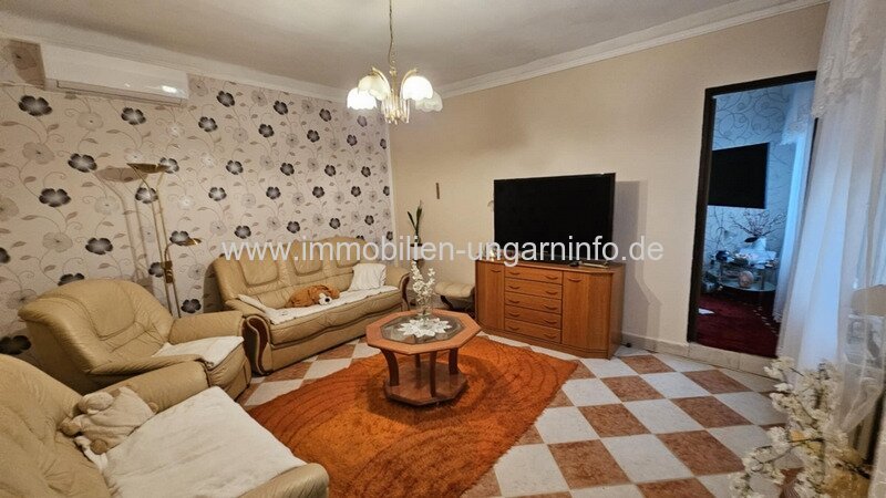 Einfamilienhaus in einer Kleinstadt am Plattensee