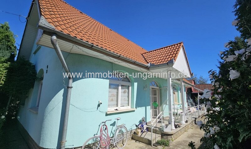 12 km südlich von Balaton 2-stöckiges Einfamilienhaus von deutschem Eigentümer zu verkaufen