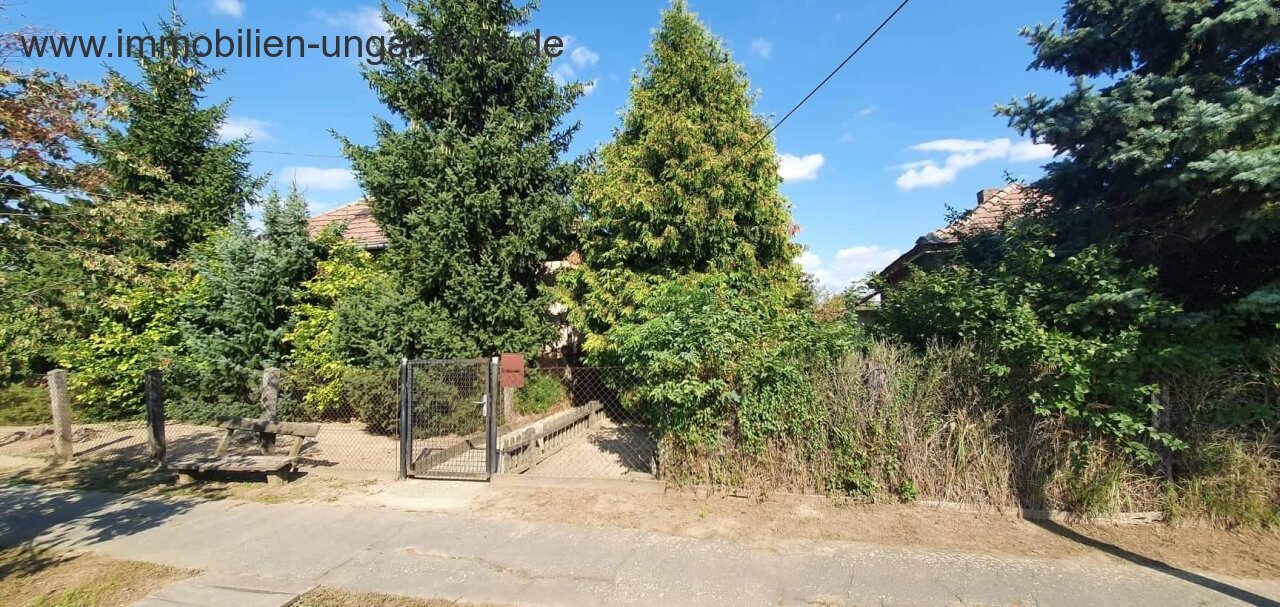 Südlich des Plattensees gut erhaltenes Einfamilienhaus mit großem Grundstück zu verkaufen