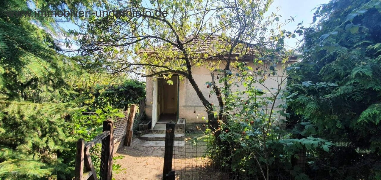 Südlich des Plattensees gut erhaltenes Einfamilienhaus mit großem Grundstück zu verkaufen