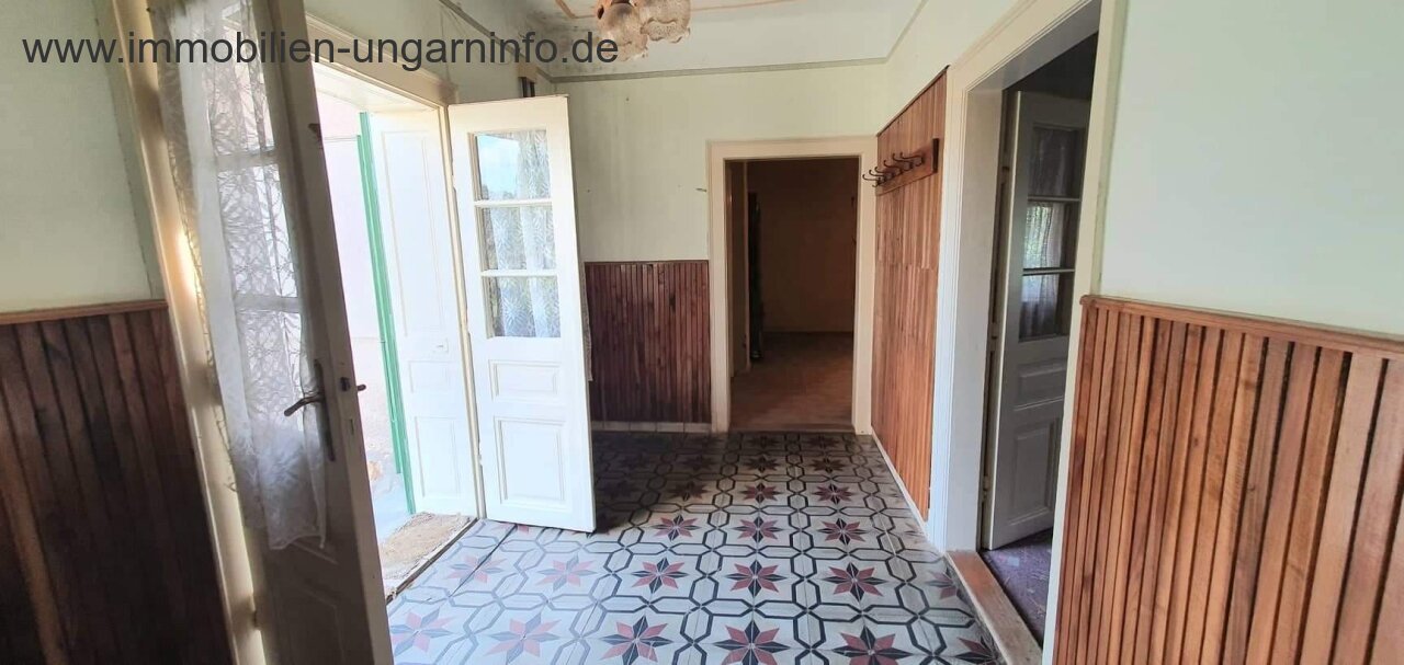 Südlich des Plattensees gut erhaltenes Einfamilienhaus mit großem Grundstück zu verkaufen