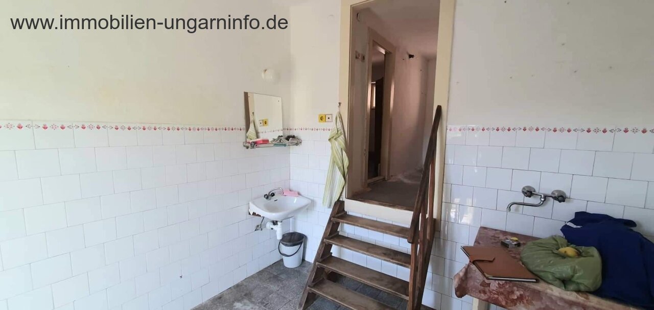 Südlich des Plattensees gut erhaltenes Einfamilienhaus mit großem Grundstück zu verkaufen