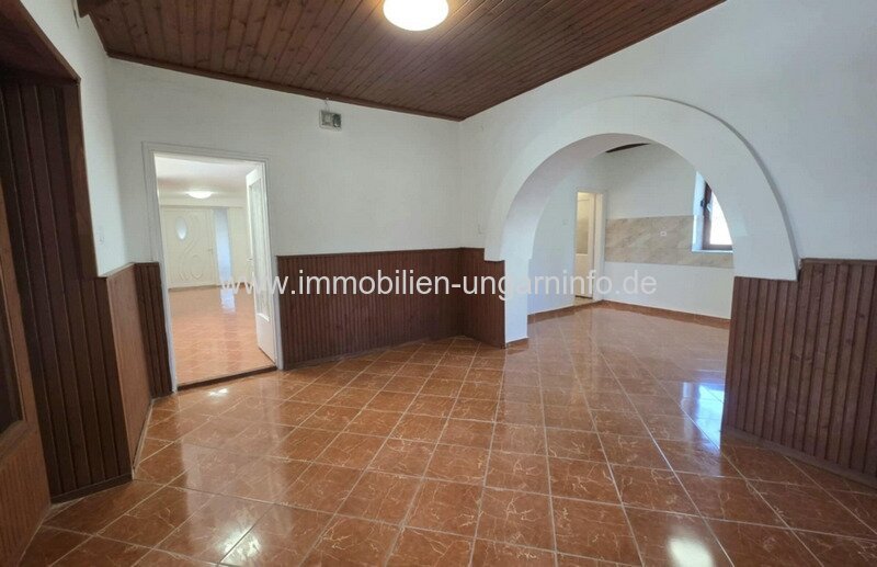 Familienhaus im bürgerlichen Stil in der Nähe des Plattensees, in Csákány