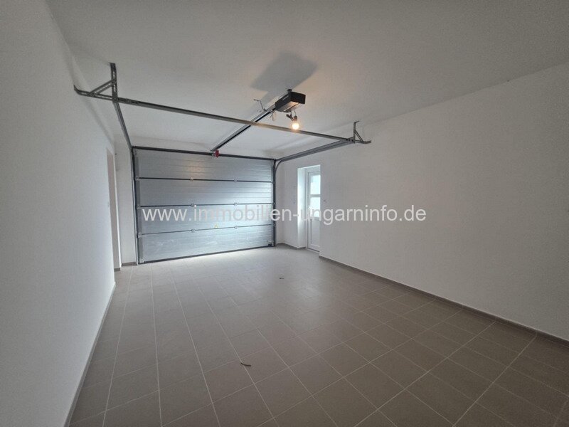 Neubau-Einfamilienhaus in der Region Nord-Balaton mit Panoramablick auf den Balaton