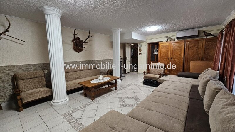 Familienanwesen im Kreis Zala zu verkaufen. Mit Haus am See, Wirtschaftsgebäude, 5,9 Hektar Land.