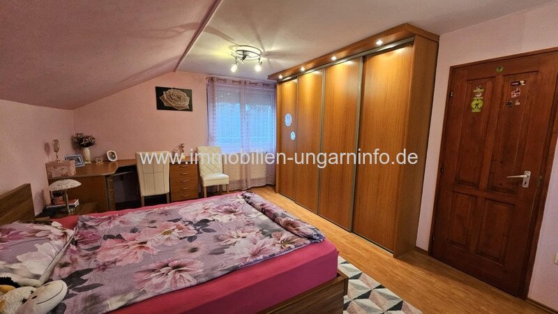 Familienanwesen im Kreis Zala zu verkaufen. Mit Haus am See, Wirtschaftsgebäude, 5,9 Hektar Land.