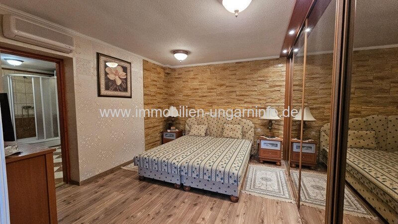 Familienanwesen im Kreis Zala zu verkaufen. Mit Haus am See, Wirtschaftsgebäude, 5,9 Hektar Land.