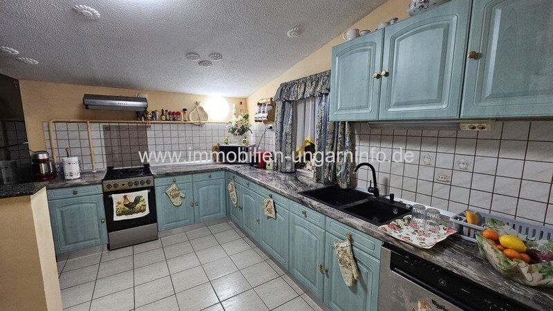 Familienanwesen im Kreis Zala zu verkaufen. Mit Haus am See, Wirtschaftsgebäude, 5,9 Hektar Land.