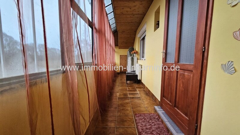 Familienanwesen im Kreis Zala zu verkaufen. Mit Haus am See, Wirtschaftsgebäude, 5,9 Hektar Land.