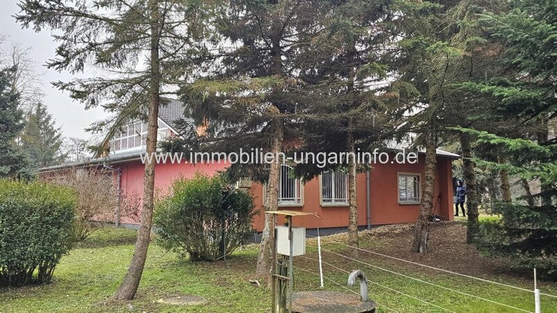 Familienanwesen im Kreis Zala zu verkaufen. Mit Haus am See, Wirtschaftsgebäude, 5,9 Hektar Land.