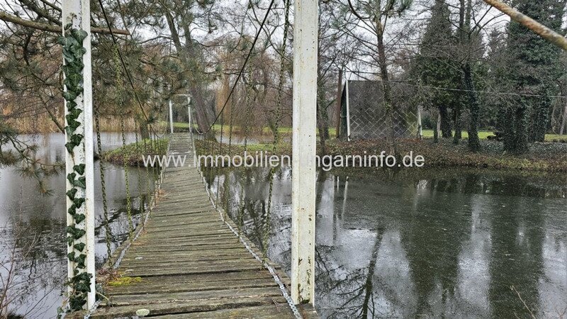 Familienanwesen im Kreis Zala zu verkaufen. Mit Haus am See, Wirtschaftsgebäude, 5,9 Hektar Land.