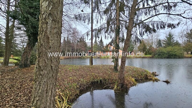 Familienanwesen im Kreis Zala zu verkaufen. Mit Haus am See, Wirtschaftsgebäude, 5,9 Hektar Land.