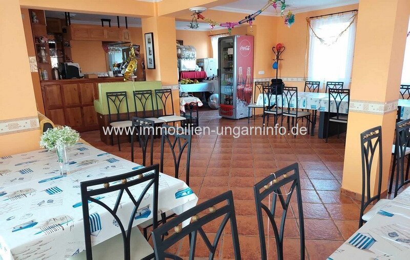 16-Zimmer-Pension mit Restaurant und Schwimmbad am Plattensee