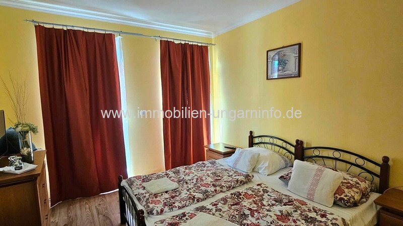 16-Zimmer-Pension mit Restaurant und Schwimmbad am Plattensee