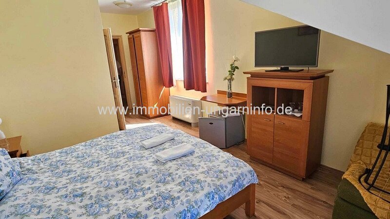 16-Zimmer-Pension mit Restaurant und Schwimmbad am Plattensee