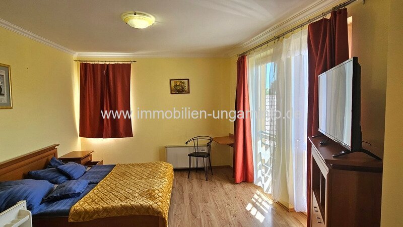 16-Zimmer-Pension mit Restaurant und Schwimmbad am Plattensee