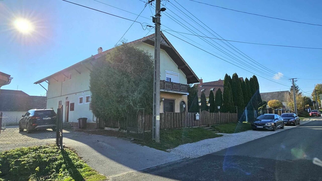 Einfamilienhaus und Geschäftsräume in einem zu verkaufen