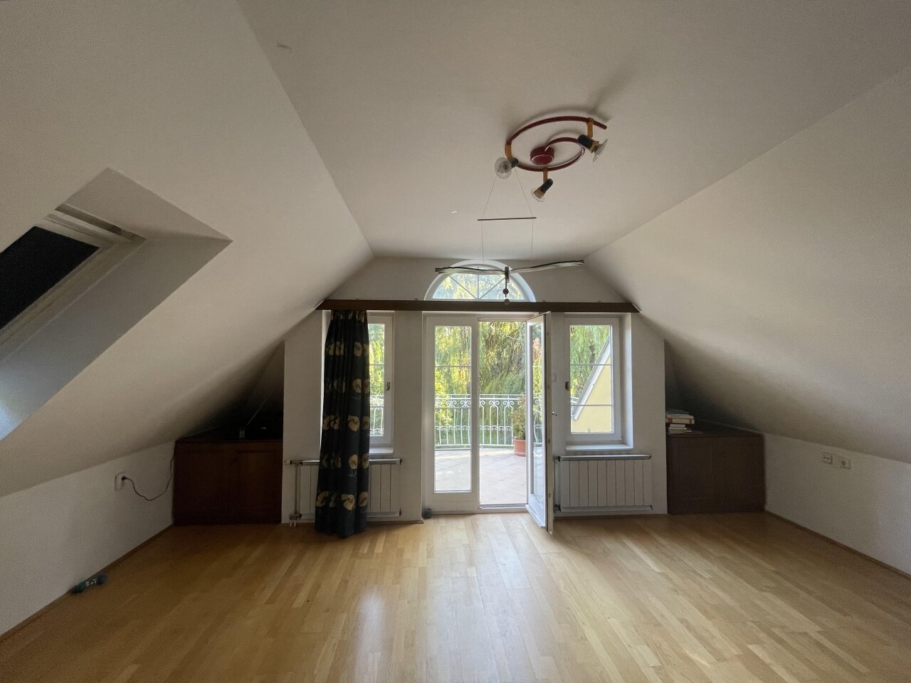 3-stöckiges Haus mit Pool im Donauknie zu verkaufen