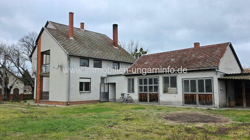 Zweistöckiges Mehrfamilienhaus in Mesztegnyő zu verkaufen