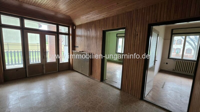 Zweistöckiges Mehrfamilienhaus in Mesztegnyő zu verkaufen