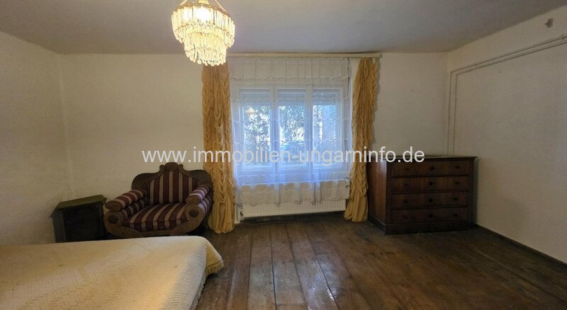 Bürgerliches Anwesen in Nagyszakácsi (Komitat Somogy) mit 0,7 Hektar altem Baumbestand