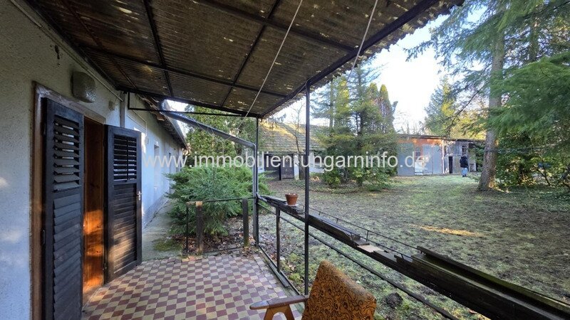 Bürgerliches Anwesen in Nagyszakácsi (Komitat Somogy) mit 0,7 Hektar altem Baumbestand