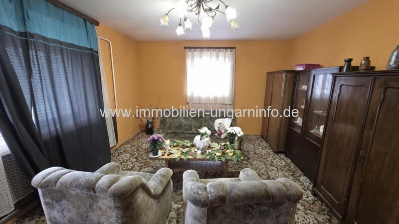 Mehrgenerationen-Einfamilienhaus mit Geschäftsraum in Marcali zu verkaufen