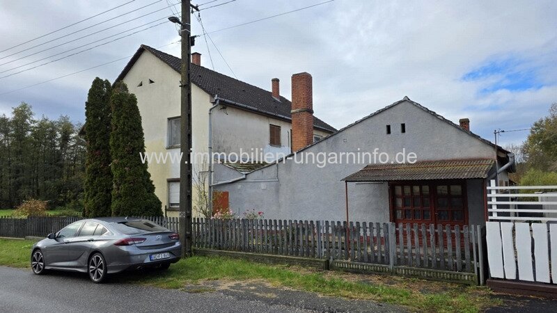 Mehrgenerationen-Einfamilienhaus mit Geschäftsraum in Marcali zu verkaufen