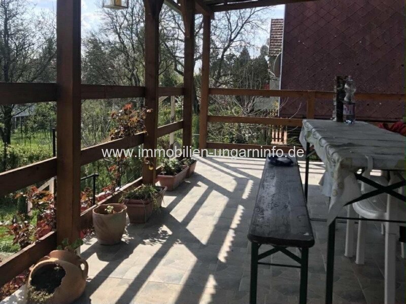 Alpines Wochenendhaus mit Grundstück mit Blick auf den Velence-See