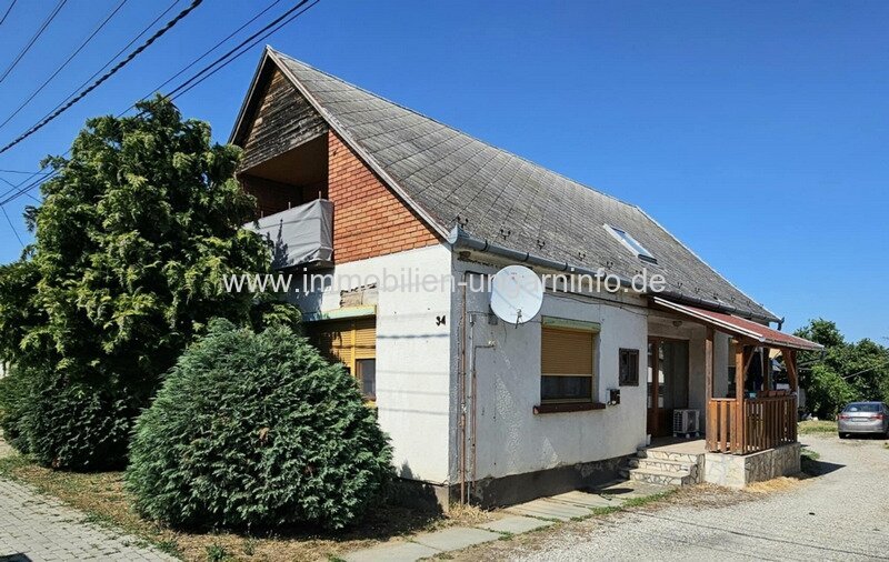 4 km vom Plattensee entfernt 2 Generationen Familienhaus mit Pool zu verkaufen