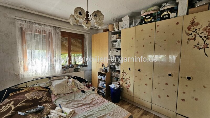 4 km vom Plattensee entfernt 2 Generationen Familienhaus mit Pool zu verkaufen