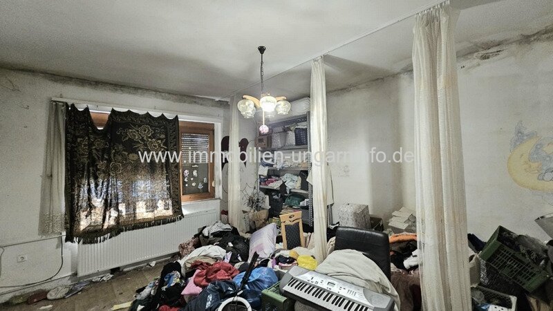 4 km vom Plattensee entfernt 2 Generationen Familienhaus mit Pool zu verkaufen