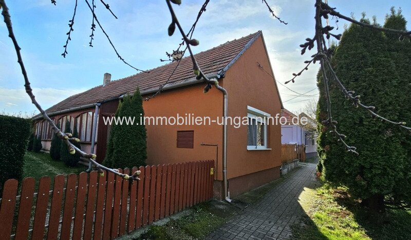 Kleines Stadthaus zu verkaufen 12 km vom Plattensee