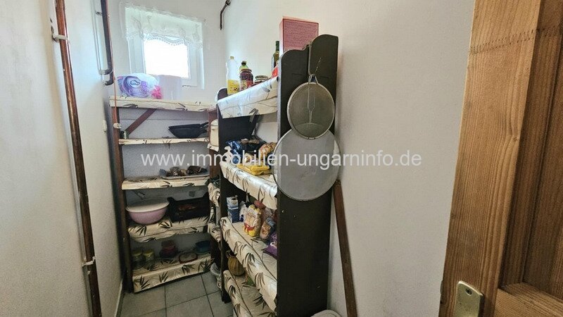 Neuartiges Einfamilienhaus in einer Kleinstadt am Plattensee zu verkaufen