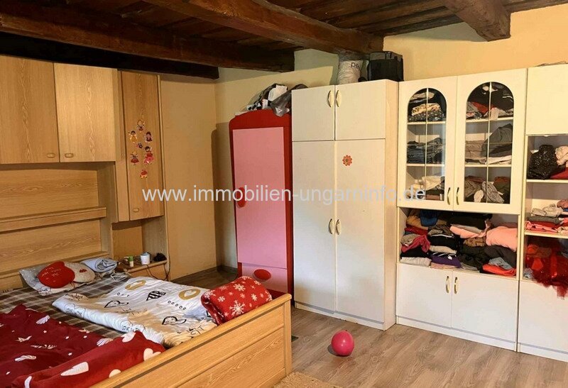 Einfamilienhaus mit großem Grundstück zu verkaufen