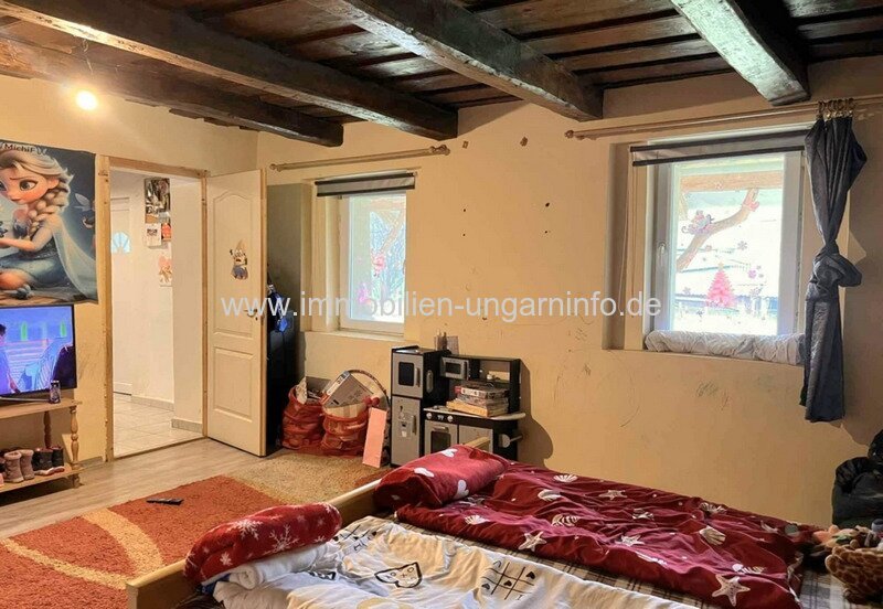 Einfamilienhaus mit großem Grundstück zu verkaufen