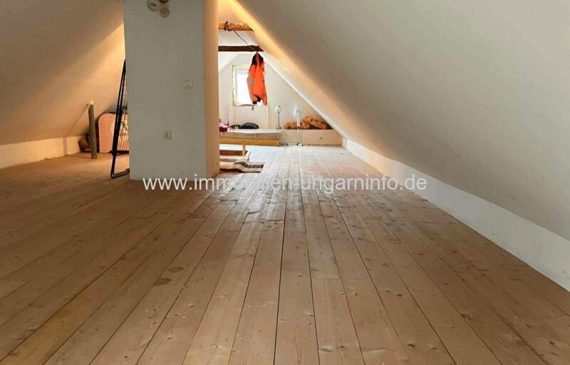 Einfamilienhaus mit großem Grundstück zu verkaufen