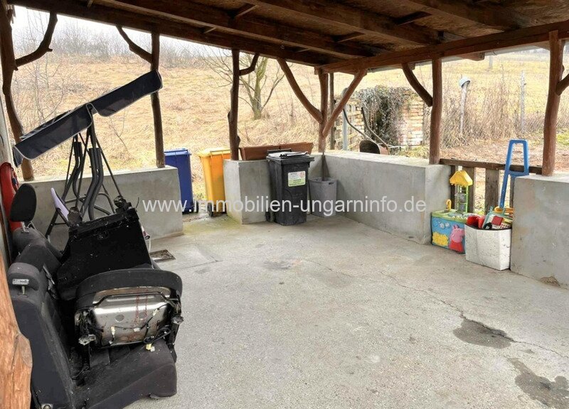 Einfamilienhaus mit großem Grundstück zu verkaufen