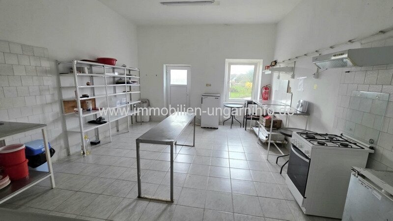 Gastronomie- und Wohngebäude zu verkaufen