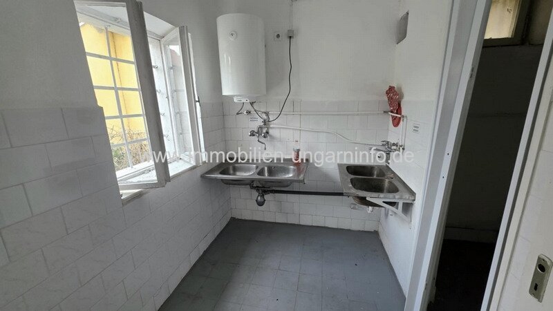 Gastronomie- und Wohngebäude zu verkaufen