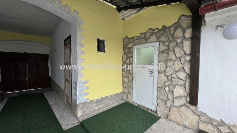 Gastronomie- und Wohngebäude zu verkaufen