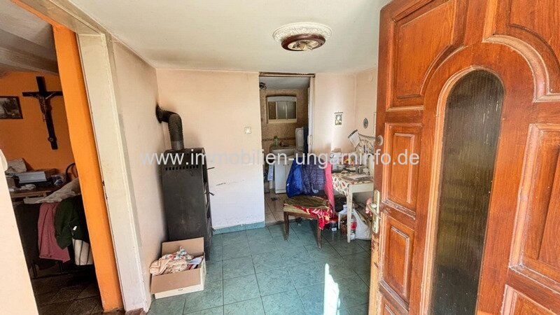 Bauernhaus im Kreis Tolna, mit großem Nebengebäude