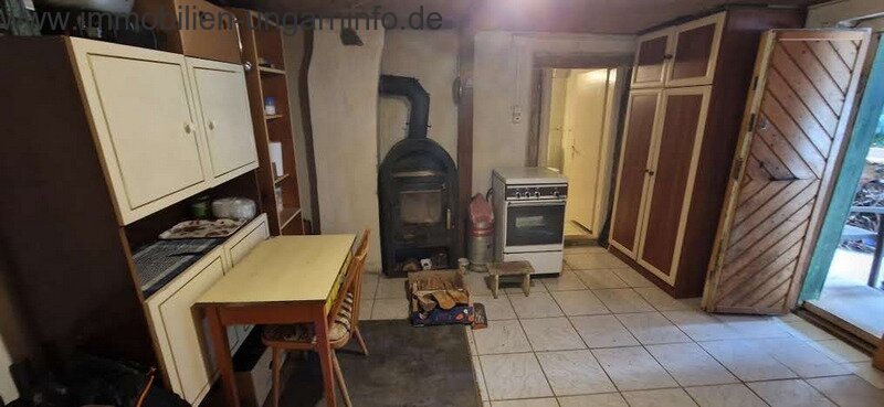 In Kaposvár in der Nähe des Deseda-Sees, bewohnbares Wochenendhaus zu verkaufen